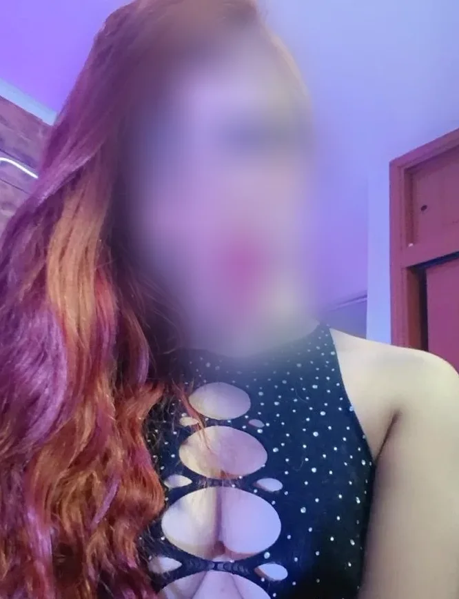 Ayse, 23