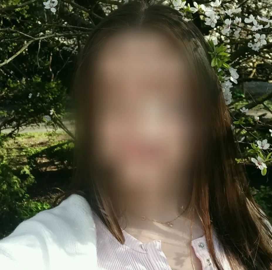 Büsra, 32