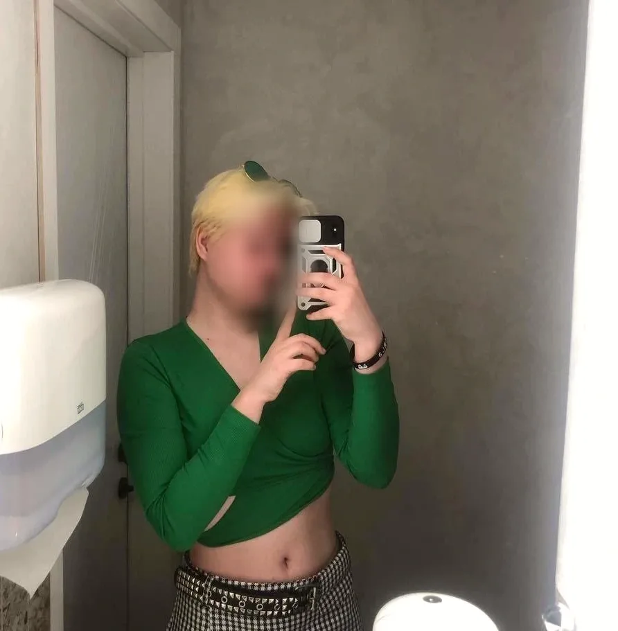 Daniela, 20