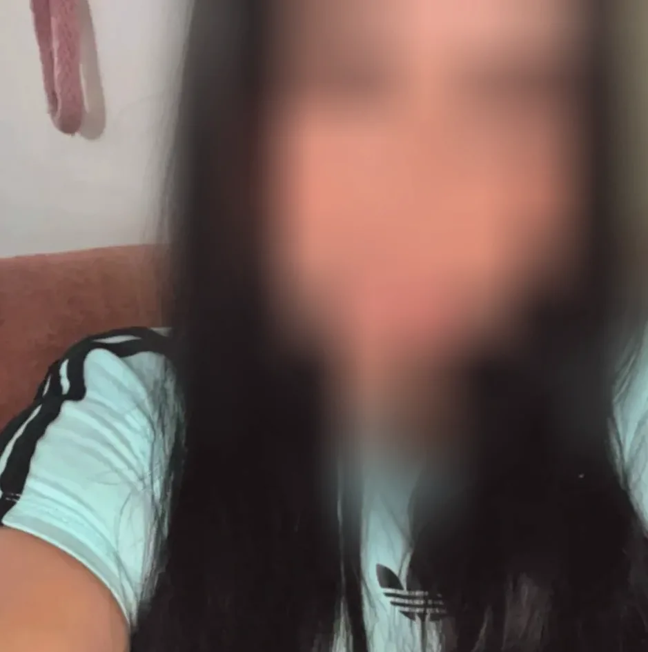 Ela, 25