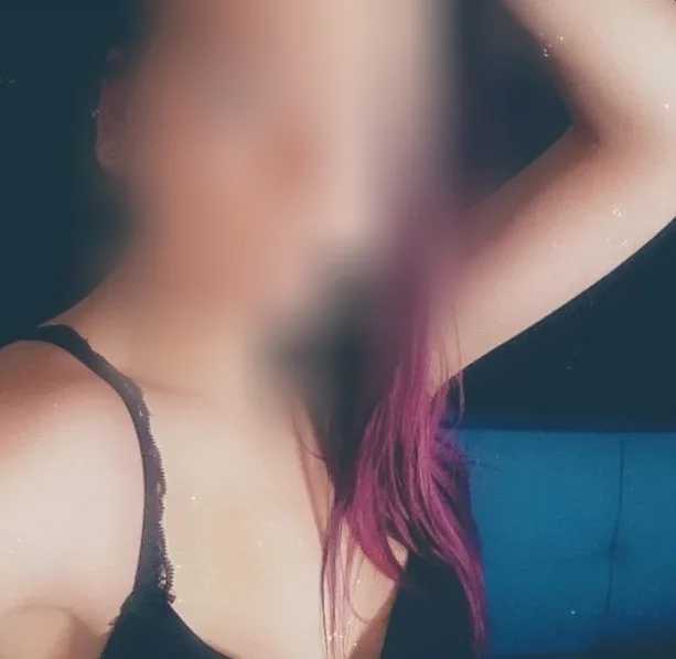 Julia, 27