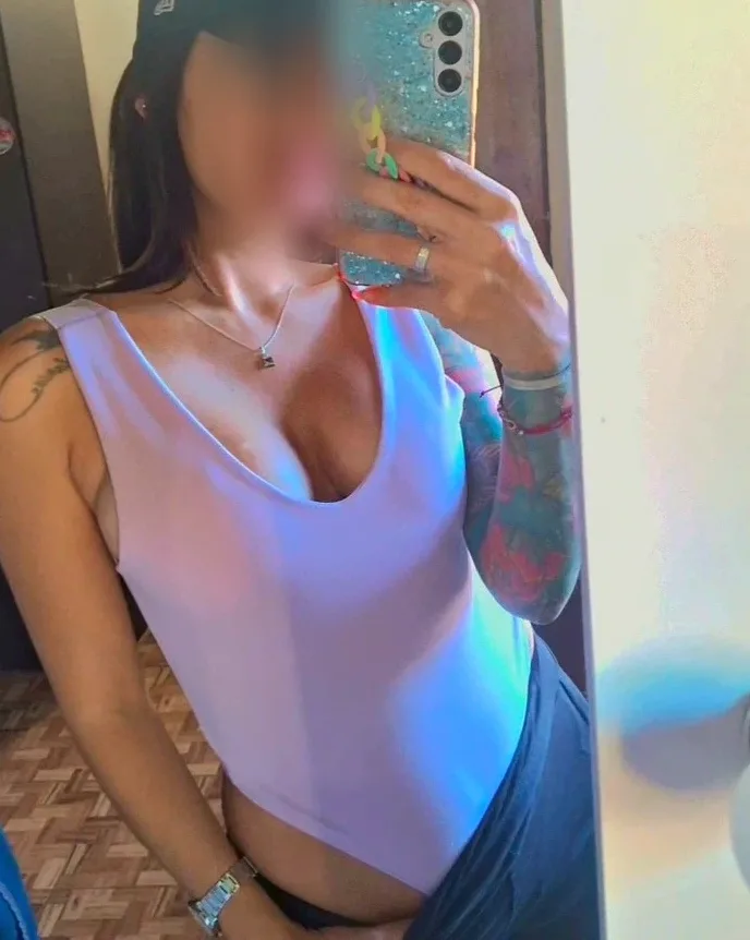 Larissa, 37