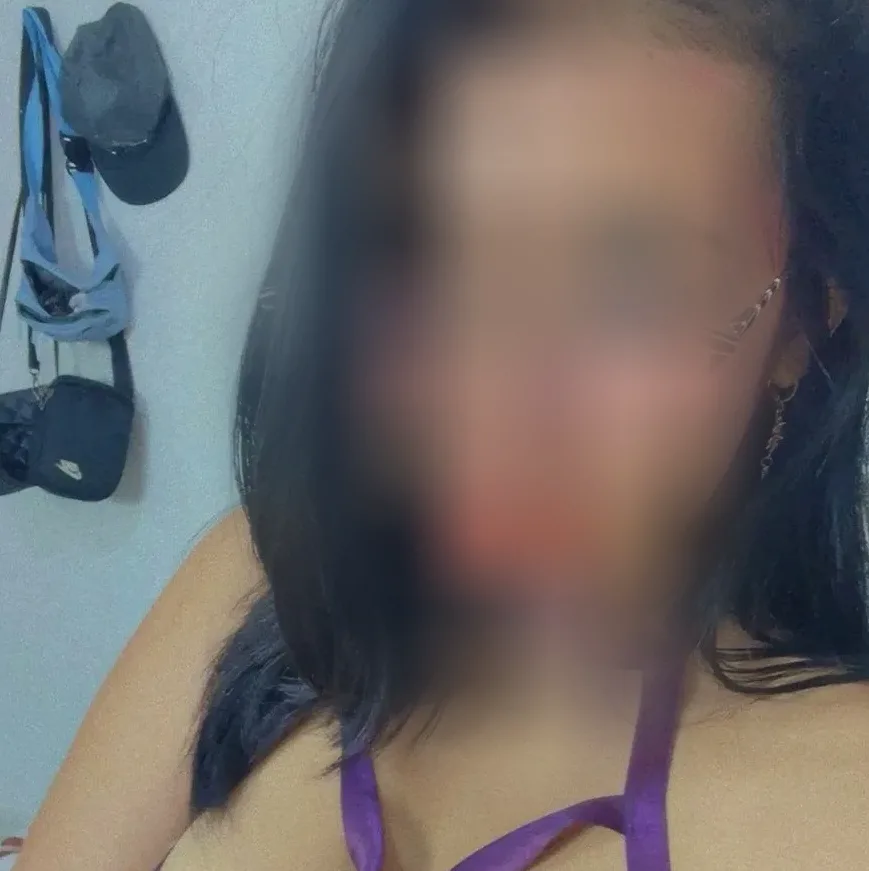 Nora, 23