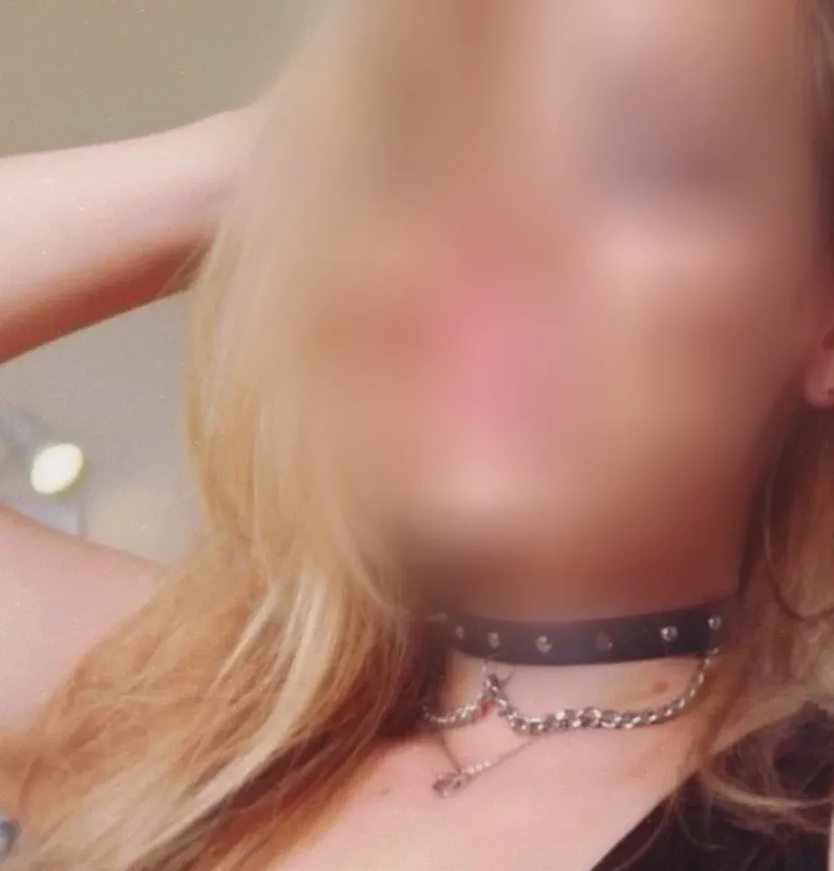 Sabrina, 25